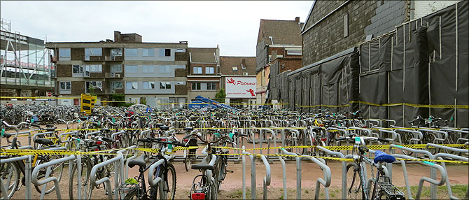 Foto te ontruimen deel fietsenstalling Sint-Denijslaan