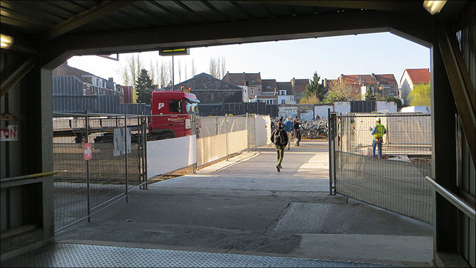 Gewijzigde uitgang station centrale reizigerstunnel kant Sint-Denijslaan